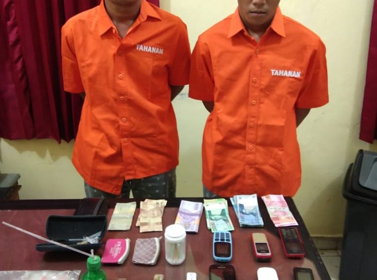 Polsek Tapung Hulu Ringkus 2 Pengedar Shabu, Ditemukan 8 Paket Shabu Siap Edar