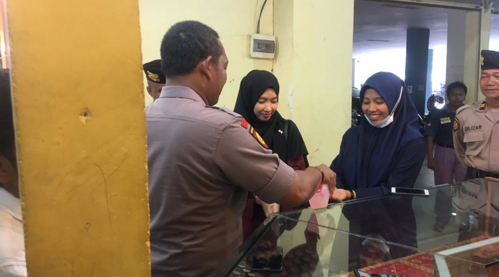 Personel Sabhara Polres Kampar Lakukan Patroli dan Himbau Warga Kurangi Aktivitas Diluar Rumah