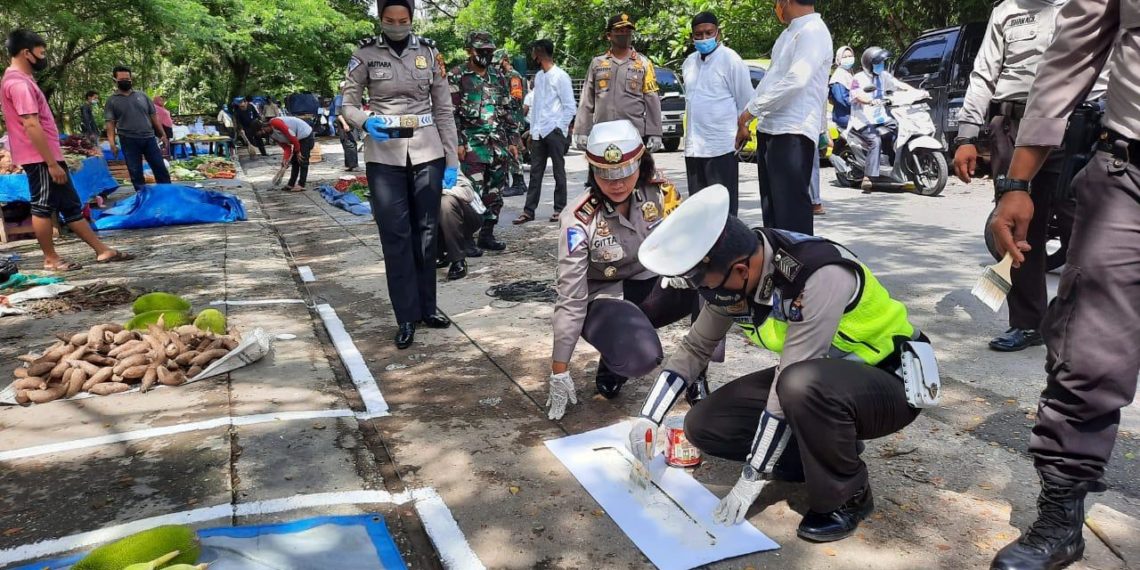 Polres Siak Lakukan Rekayasa Sosial Penerapan Physical Distancing Cegah Penyebaran Covid-19