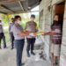 Peduli Covid-19, Kabag Ren Polres Kampar dan Anggota Antarkan Bantuan Kerumah Warga Kurang Mampu