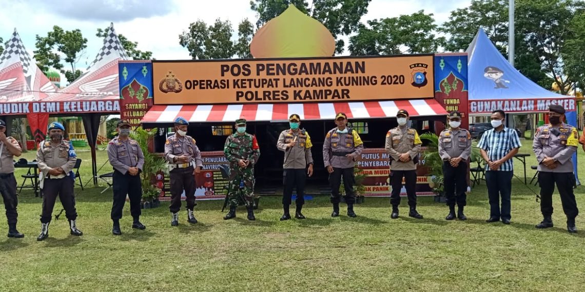 Kapolres Kampar Cek Pospam Ops Ketupat Lancang Kuning 2020 di Lapangan Merdeka Bangkinang