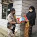 Bhabinkamtibmas dari Polsek Siak Hulu Brigadir David Gusmanto Bantu Warga Terdampak Covid-19