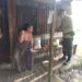 Kapolsek Tambang Kunjungi dan Bantu Seorang Pria Sakit-sakitan, Hidup Terpencil Sebatang Kara
