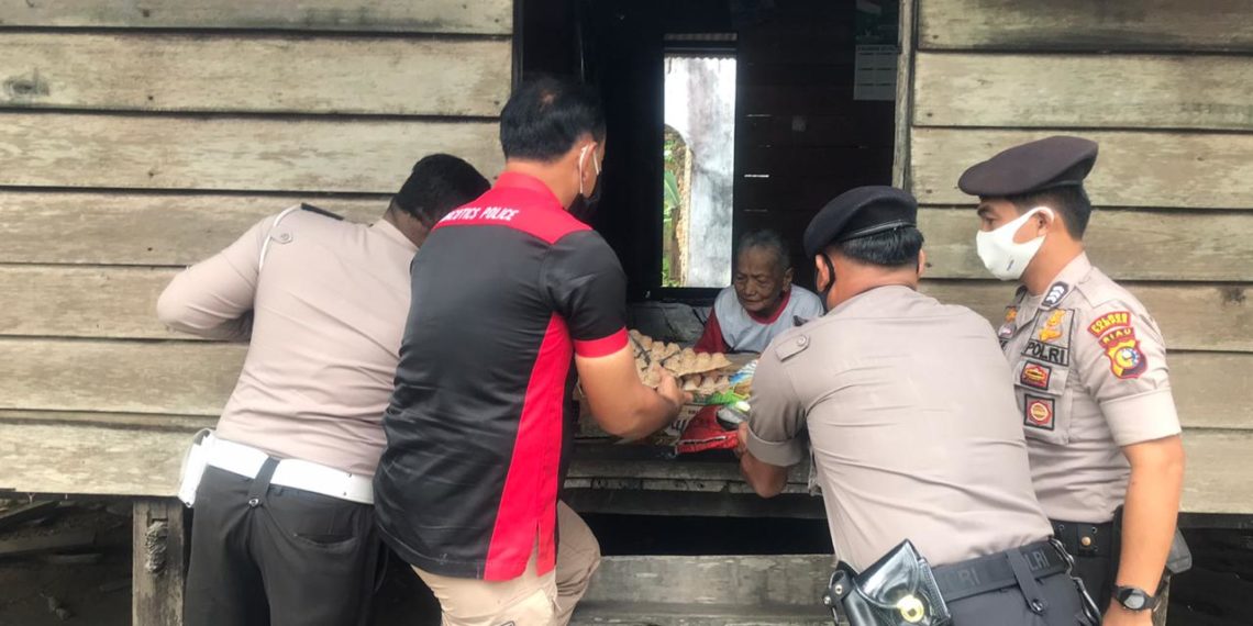 Polres Kampar dan Jajarannya Terus Upayakan Bantu Bahan Pangan Bagi Warga Terdampak Covid-19