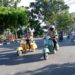 Kendarai Vespa, Kapolres dan Para Pejabat Polres Kampar Bagikan Masker di Pasar Ramadhan