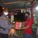 Polres Kampar Kembali Bagikan Nasi Kotak untuk Sahur Bagi Warga Terdampak Covid-19