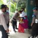 Peduli Kesulitan Masyarakat, Hampir Setiap Hari Polres Kampar Bantu Warga Terdampak Covid-19