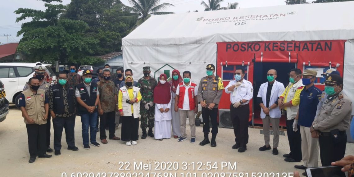 Bupati Kampar bersama Kapolres Kunjungi Pos Check Point Covid-19 di Simpang Petapahan Tapung