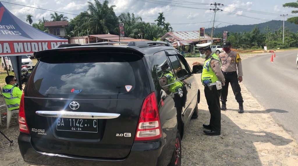 Pos Cek Point Perbatasan Riau – Sumbar di XIII Koto Kampar Tetap Konsisten Cegah Pemudik