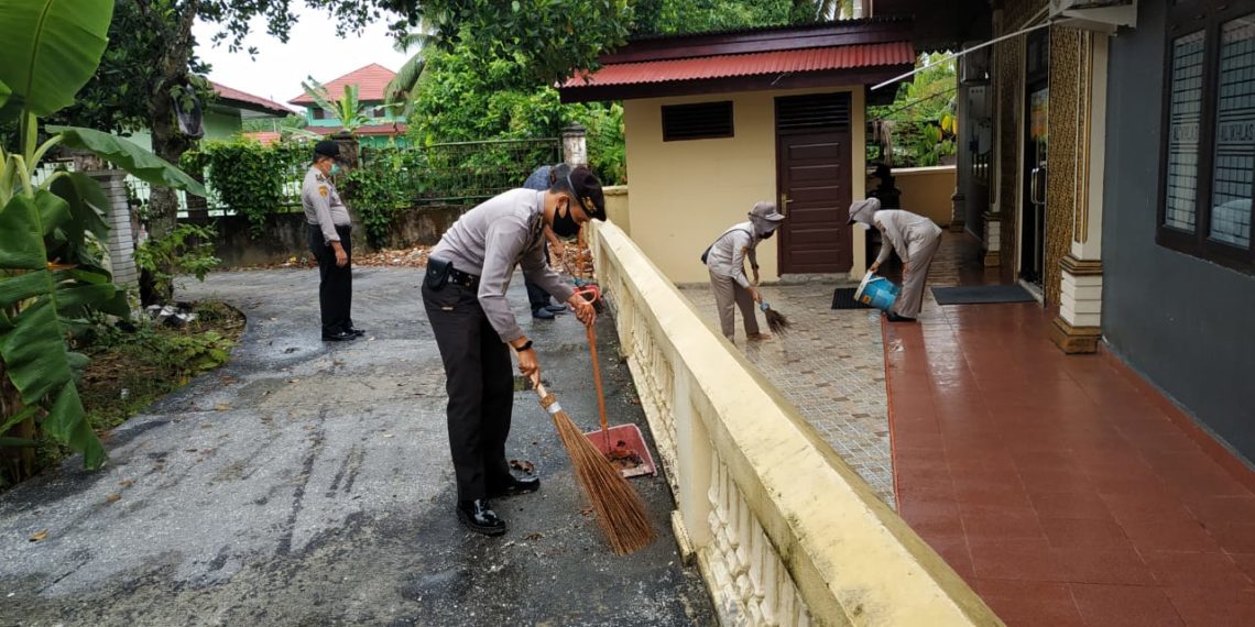 Jelang Hari Bhayangkara ke-74, Polres Kampar Lakukan Goro dan Desinfeksi di Tempat Ibadah