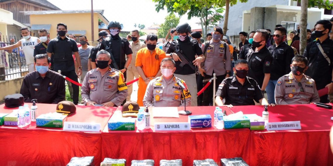 Kapolda Riau Ajak Warga Perangi Narkoba Saat Tinjau TKP Pengungkapan 24 Kg Shabu