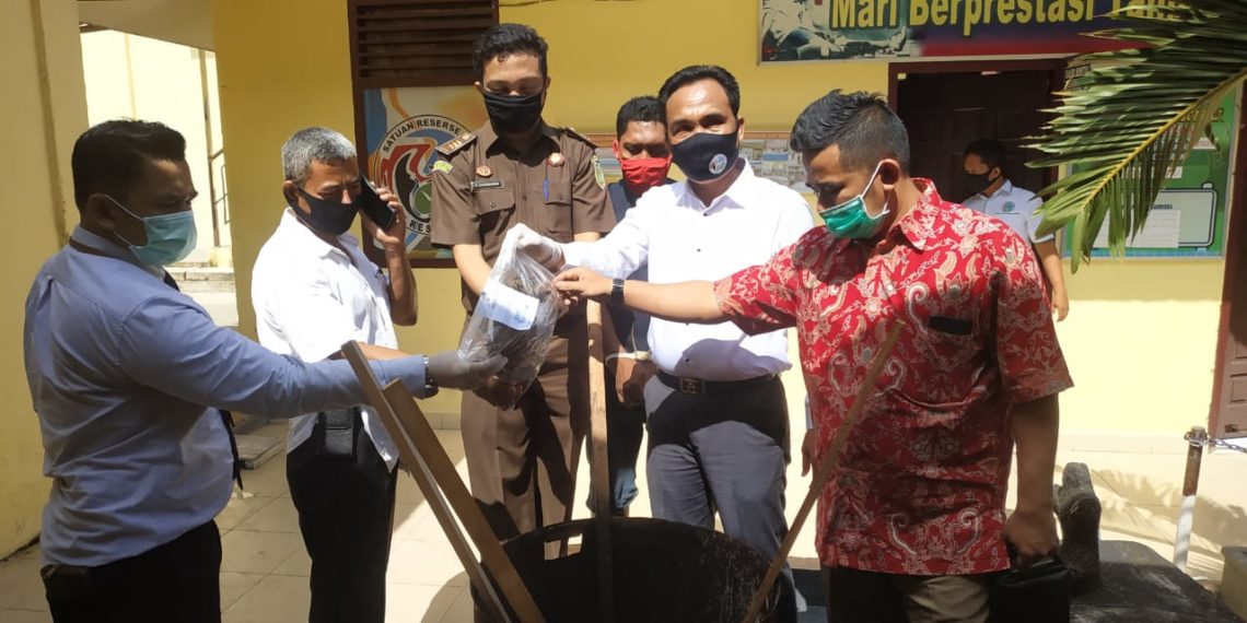 Polres Kampar Musnahkan BB Narkotika jenis shabu 17,82 gram dan 395 gram Daun Ganja Kering