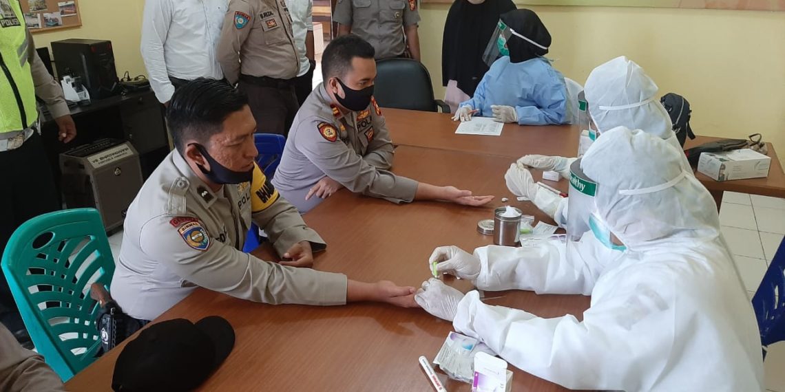 Masih dalam rangka Hari Bhayangkara ke-74, Polsek Tapung Hulu Lakukan Rapid Tes Anggotanya