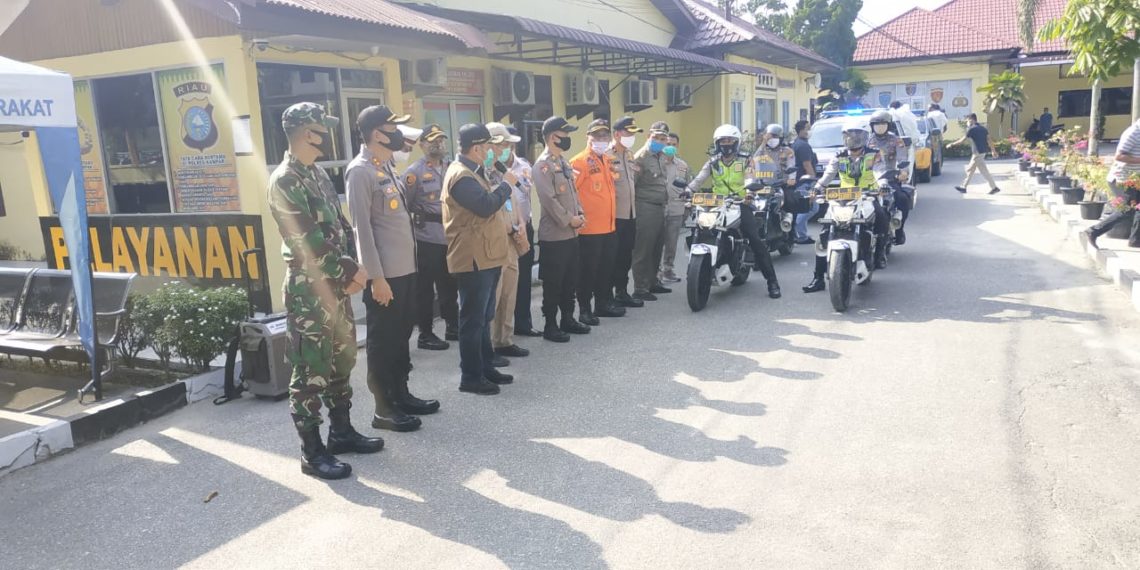 Bupati Kampar Bersama Kapolres dan Kasdim Lepas Tim Gabungan Penyemprotan Desinfektan