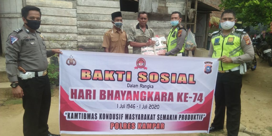 20 KK Warga Desa Pulau Gadang, Terima Bansos dari Polres Kampar Jelang Hari Bhayangkara ke-74