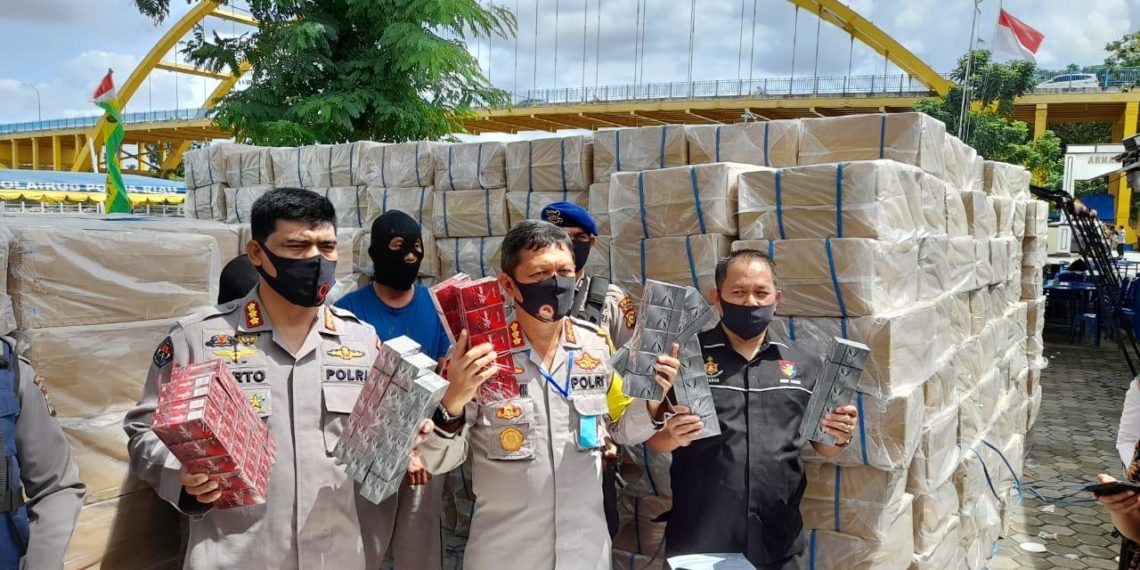 Ditpolair Polda Riau Amankan Kapal Bermuatan Ribuan Dus Rokok Tanpa Cukai dan Dokumen