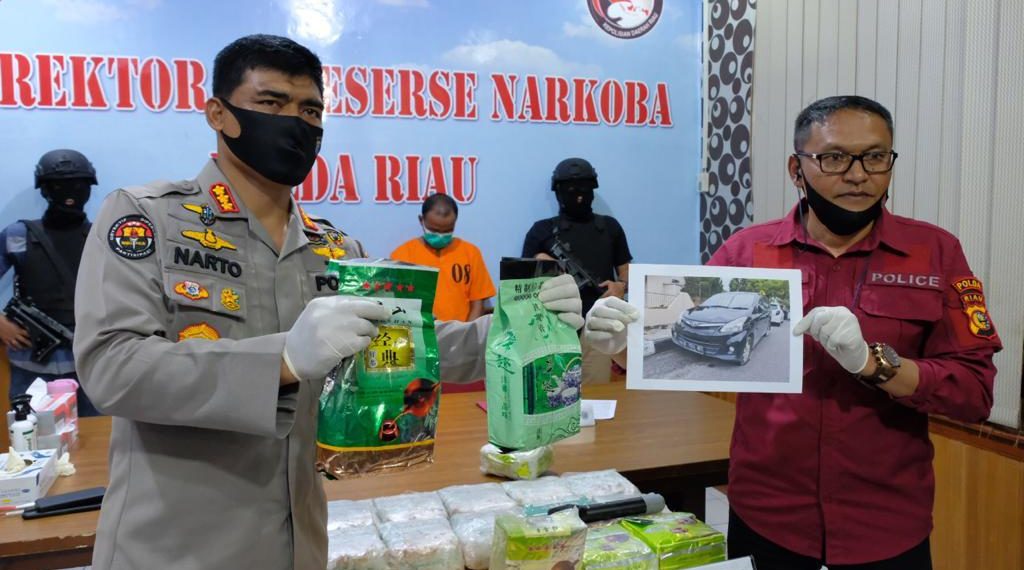 Direktorat Narkoba Polda Riau Tangkap 2 Tersangka dengan BB 15 Kg Lebih Shabu
