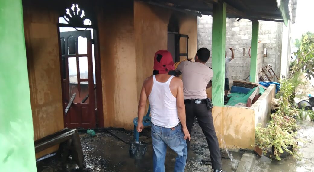 Diduga Karena Hubungan Pendek Arus Listrik, Rumah Warga Tapung Hulu ini Ludes Terbakar