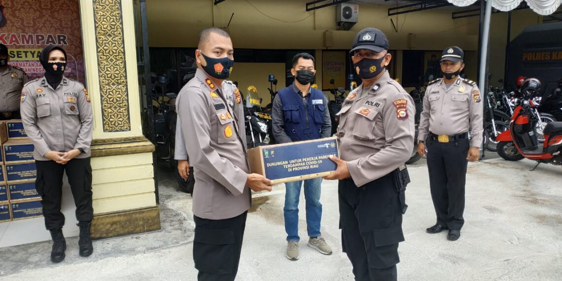 Polres Kampar Distribusikan 455 Paket Sembako dari Kementerian Parawisata RI untuk Masyarakat