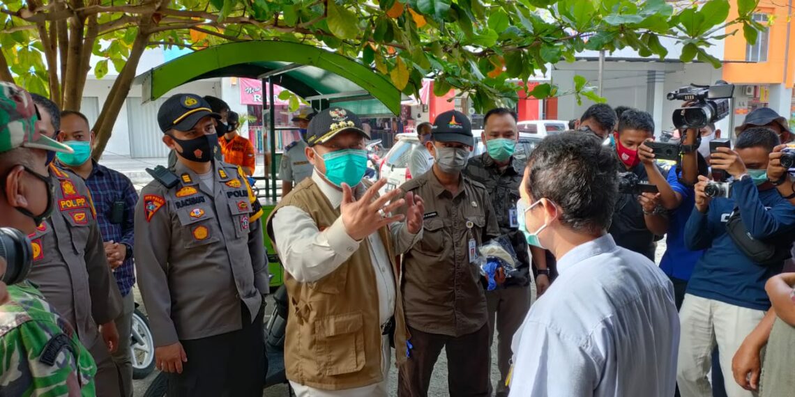 Bupati Kampar Didampingi Kapolres dan Dandim Pimpin Apel Gabungan untuk Sosialisasi Perbup Kampar Nomor 44 / 2020