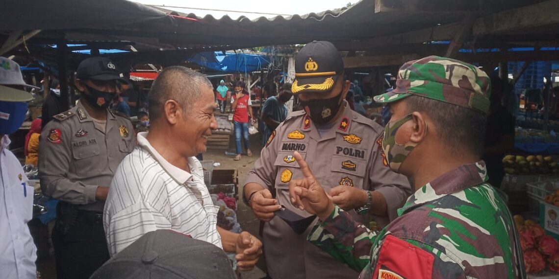 Tim Gabungan Polsek Tapung, Koramil dan Kecamatan, Lakukan Penerapan Perbup Kampar No. 44 / 2020 di Desa Petapahan Jaya
