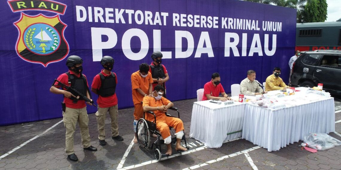 Polda Riau Gelar Konferensi Pers Ungkap Kasus Pembunuhan Pengusaha Rental Mobil