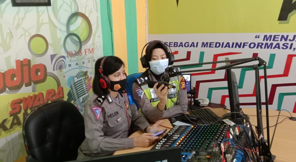 Ops Zebra 2020 : Satlantas Polres Kampar Sampaikan Himbauan Tertib Berlalulintas Lewat Radio dan Medsos