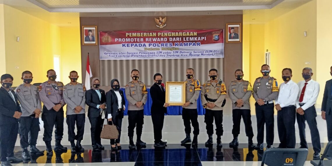 LEMKAPI Anugerahkan Piagam Penghargaan Promoter Reward untuk Polres Kampar