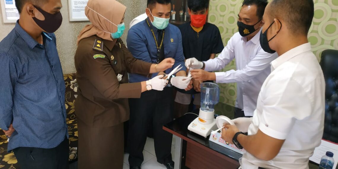 Resnarkoba Polres Kampar Musnahkan 9,45 Gram Shabu dari Tersangka BS Warga Desa Limau Manis