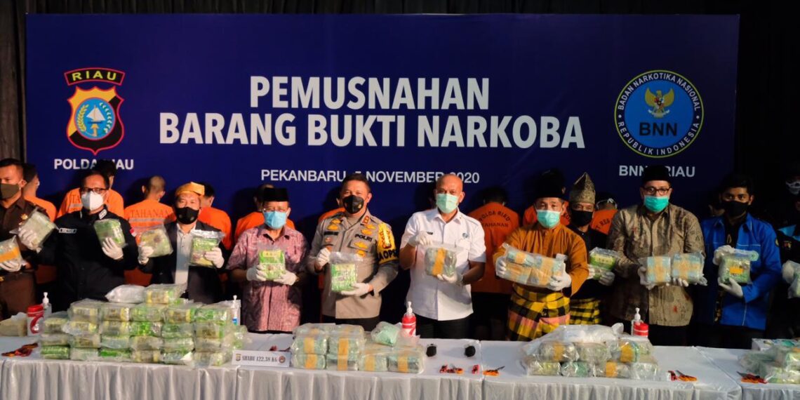 Polda Riau Bersama BNNP Riau Musnahkan 122 KG Shabu dan 10 Ribu Butir Pil Ekstasi