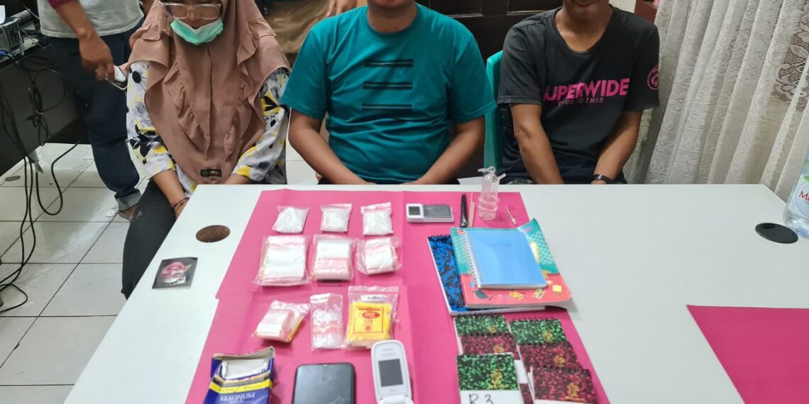 1 Dari 5 Anggota Jaringan Pengedar Shabu Yang Diringkus Resnarkoba Polres Kampar Adalah Wanita