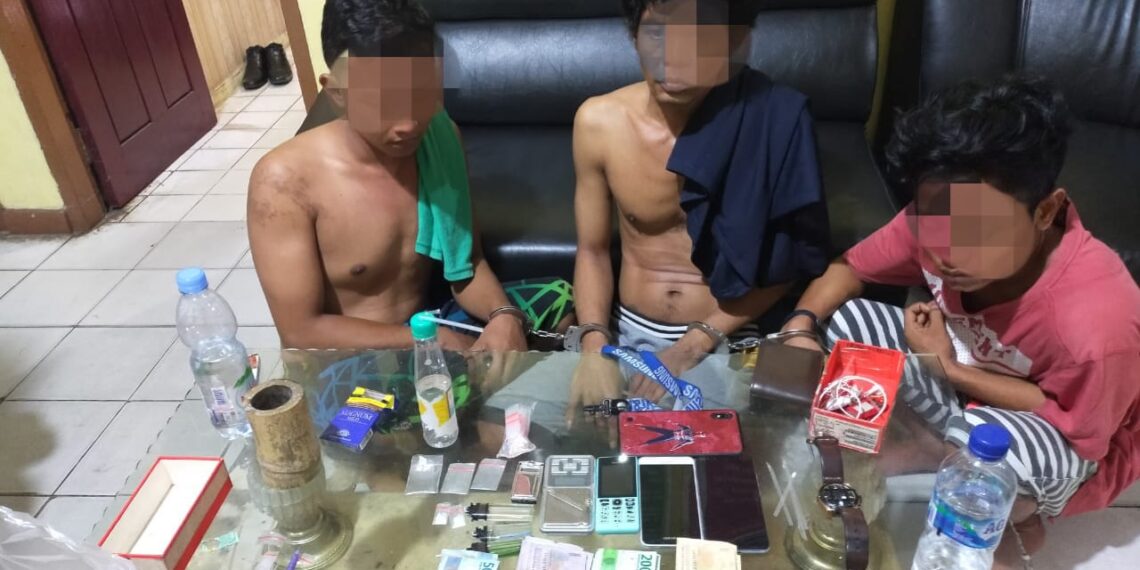 Diduga Edarkan Shabu, 3 Pria Diamankan Polsek Siak Hulu di Desa Kubang Jaya