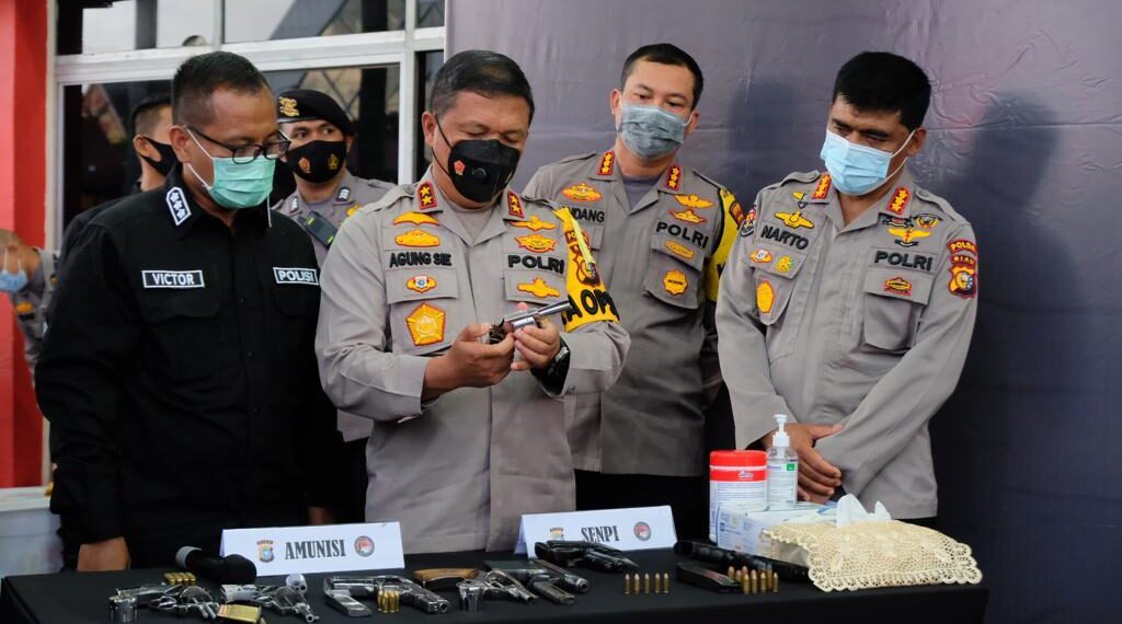 Polda Riau Gulung Sindikat Narkoba, 9 Tersangka dan 7 Pucuk Senpi serta 3 KG Shabu Diamankan
