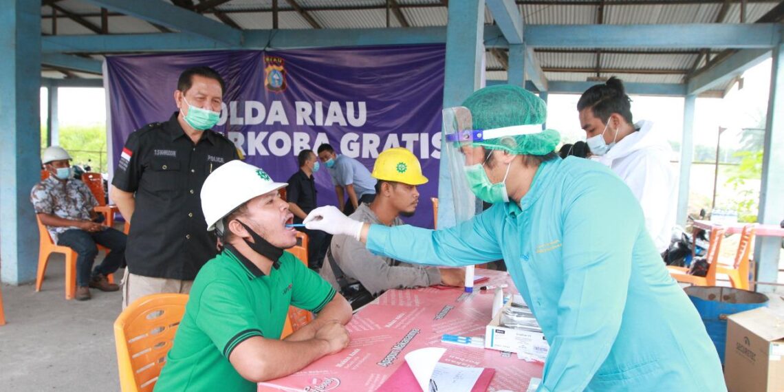 Ditresnarkoba Polda Riau Gelar Bakti Sosial, Lakukan Test Narkoba Gratis Dilingkup Tenaga Kerja