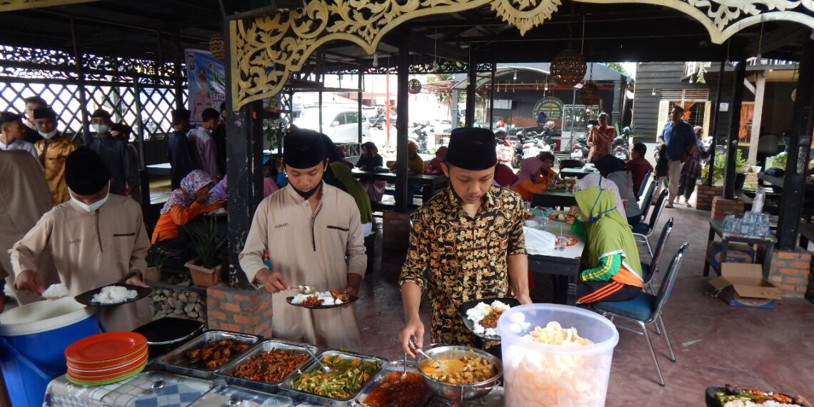 Jumat Barokah Satreskrim Polres Kampar Hari ini, Sediakan Makan Siang untuk Anak Yatim dan Dhuafa