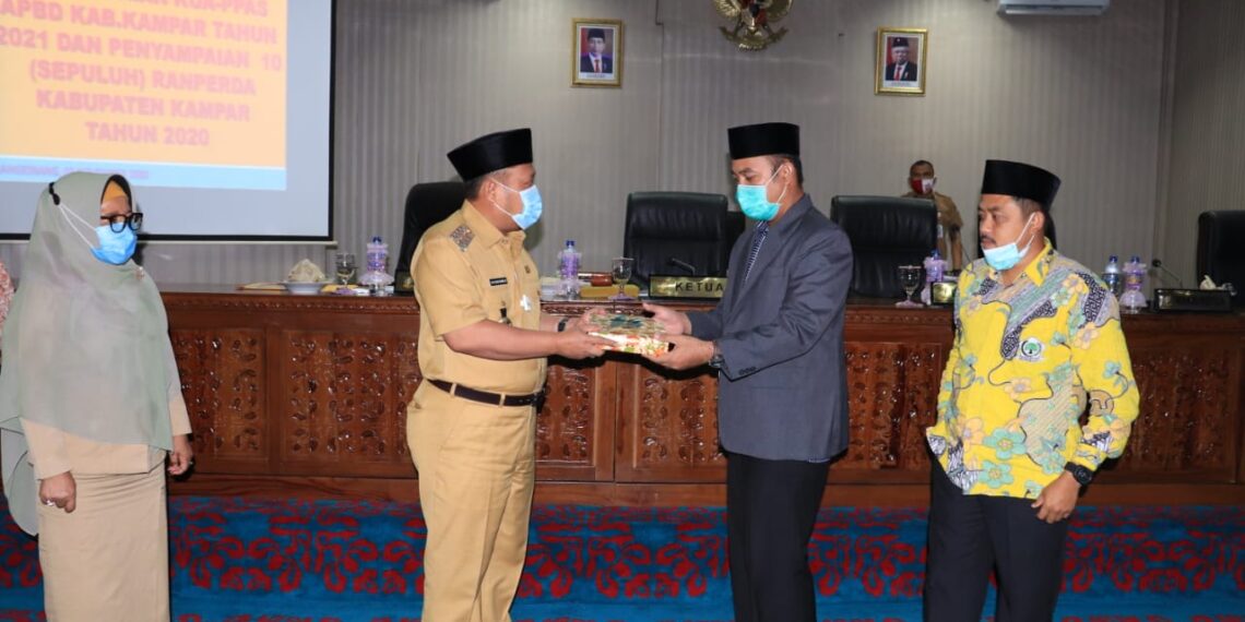 Ketua DPRD Kabupaten Kampar Buka Sidang Paripurna Penyampaian KUA-PPAS APBD Kab. Kampar Tahun 2021