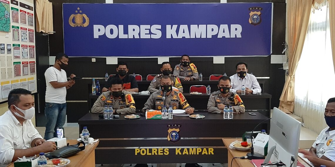 Konferensi Pers Akhir Tahun, Kapolres Kampar Sampaikan Angka Kejahatan Selama 2020 Menurun