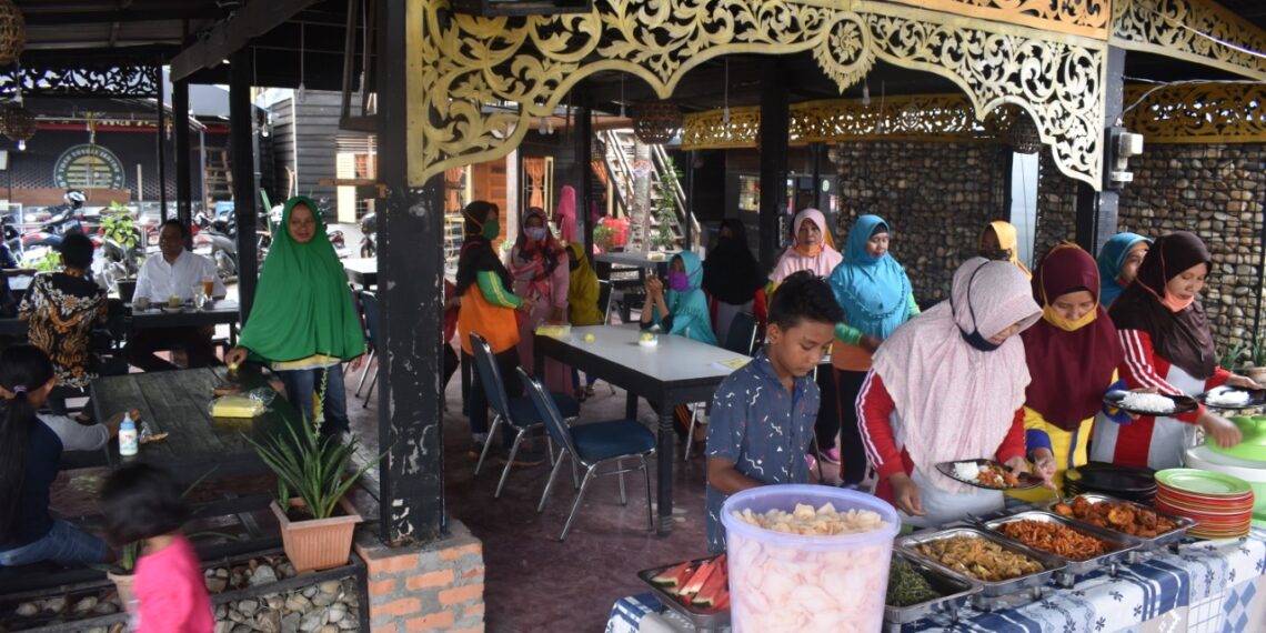 Satreskrim Polres Kampar Terus Gelar Acara Jumat Barokah, Sediakan Makan Siang Gratis Bagi Dhuafa