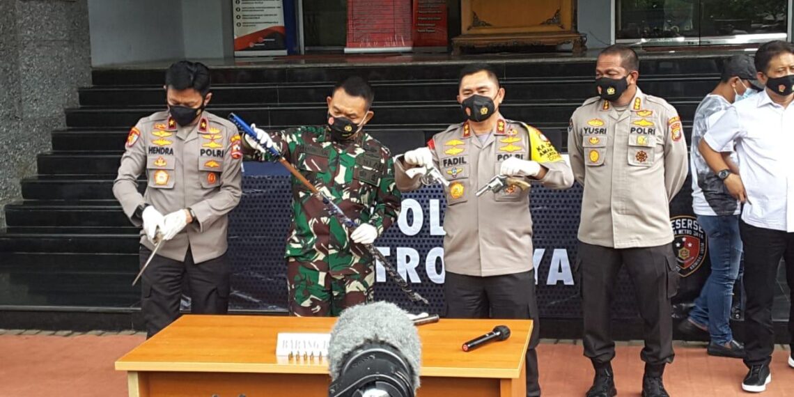 Todongkan Senjata Api dan Sajam ke Anggota Polri di Tol Japek, 6 Pengikut MRS Di Dor Polisi