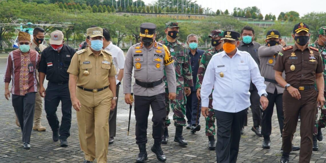 Kapolda Riau Bersama Forkopimda Tinjau TPS Di Rohul dan Dumai, Pastikan Pilkada Aman Damai dan Terapkan Protkes