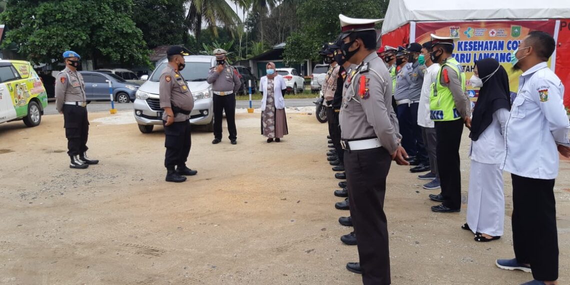 Kapolsek Tapung Lakukan Pengecekan Kegiatan Pospam Ops Lilin 2020 di Simpang Petapahan