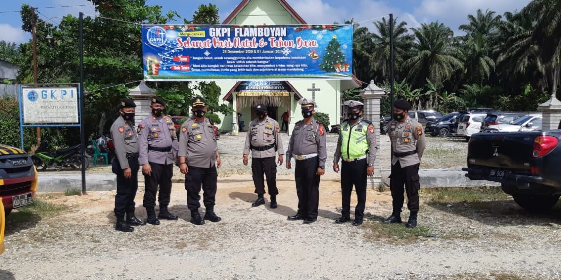 Kapolsek Tapung dan Kasat Sabhara Lakukan Patroli ke Sejumlah Gereja Diwilayah Tapung