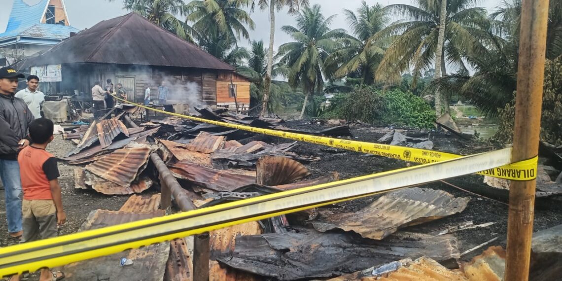 Kebakaran Kawasan Pasar Kuok, Belasan Kios Hangus Namun Tak Ada Korban Jiwa