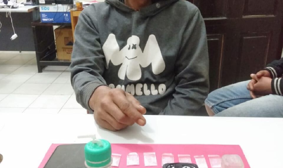 2 Pengedar Shabu Diciduk Resnarkoba Polres Kampar di 2 TKP Diwilayah Desa Petapahan