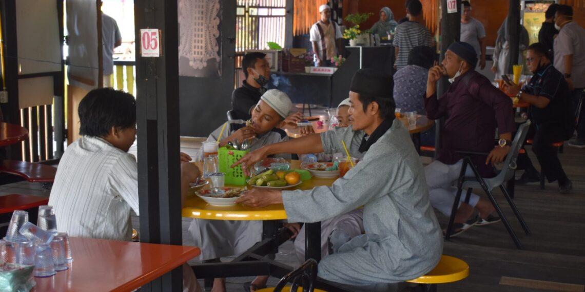 Hari ini Kegiatan Jumat Barokah Polres Kampar Berbagi Makan Siang Gratis di-Dua Lokasi