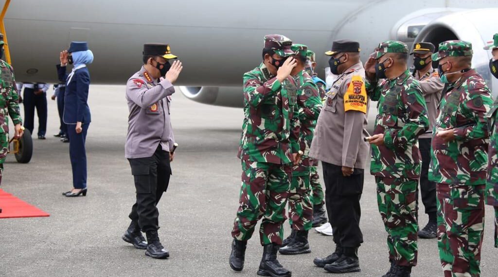 Panglima TNI Bersama Kapolri Beri Motivasi dan Bakar Semangat Satgas Nemangkawi
