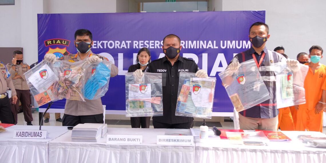 Polda Riau Gulung Pelaku Kencing Solar, Libatkan Operator Feeling Set di TBBM Pertamina Dumai