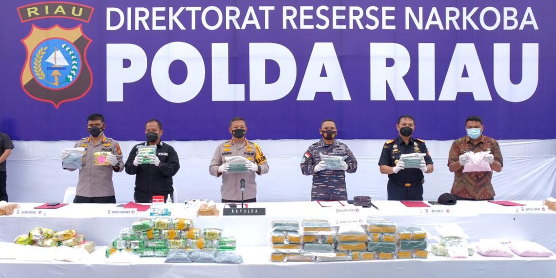 Kapolda Riau Pimpin Pemusnahan Barang Bukti Narkotika 80 KG Shabu dan 68.636 Pil Ekstasi