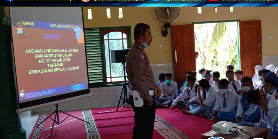 Satlantas Polres Kampar Gelar Police Goes to School di SMAN 2 XIII Koto Kampar