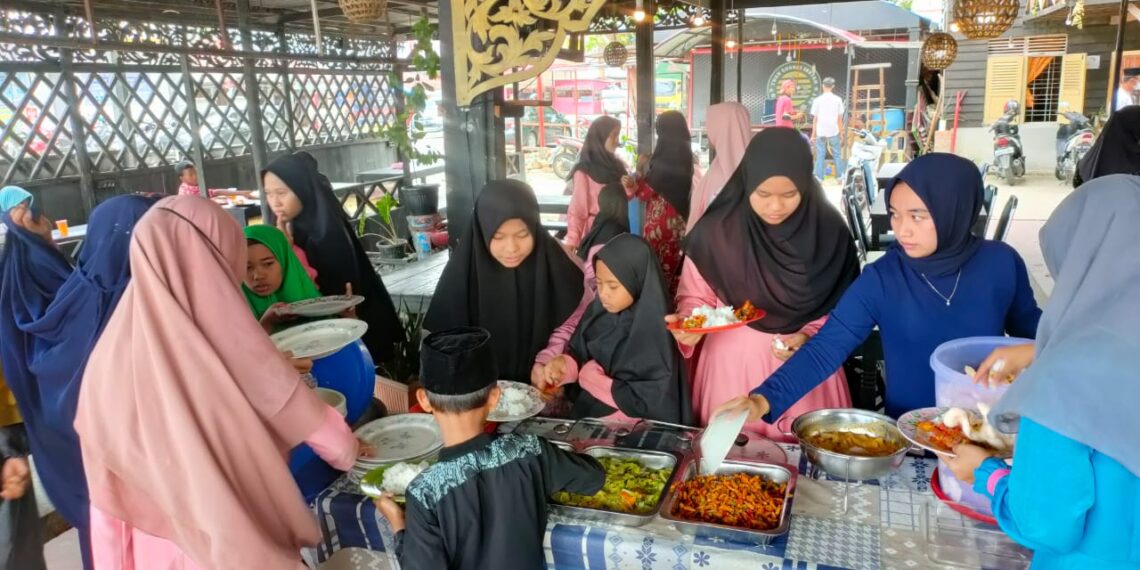 Jelang Ramadhan, Berbagi Makan Siang Gratis dari Satreskrim Polres Kampar Tetap Berlanjut